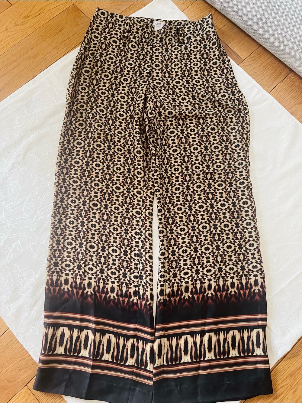 Cache Wide-Leg Geometric Print Pants in Black & Tan